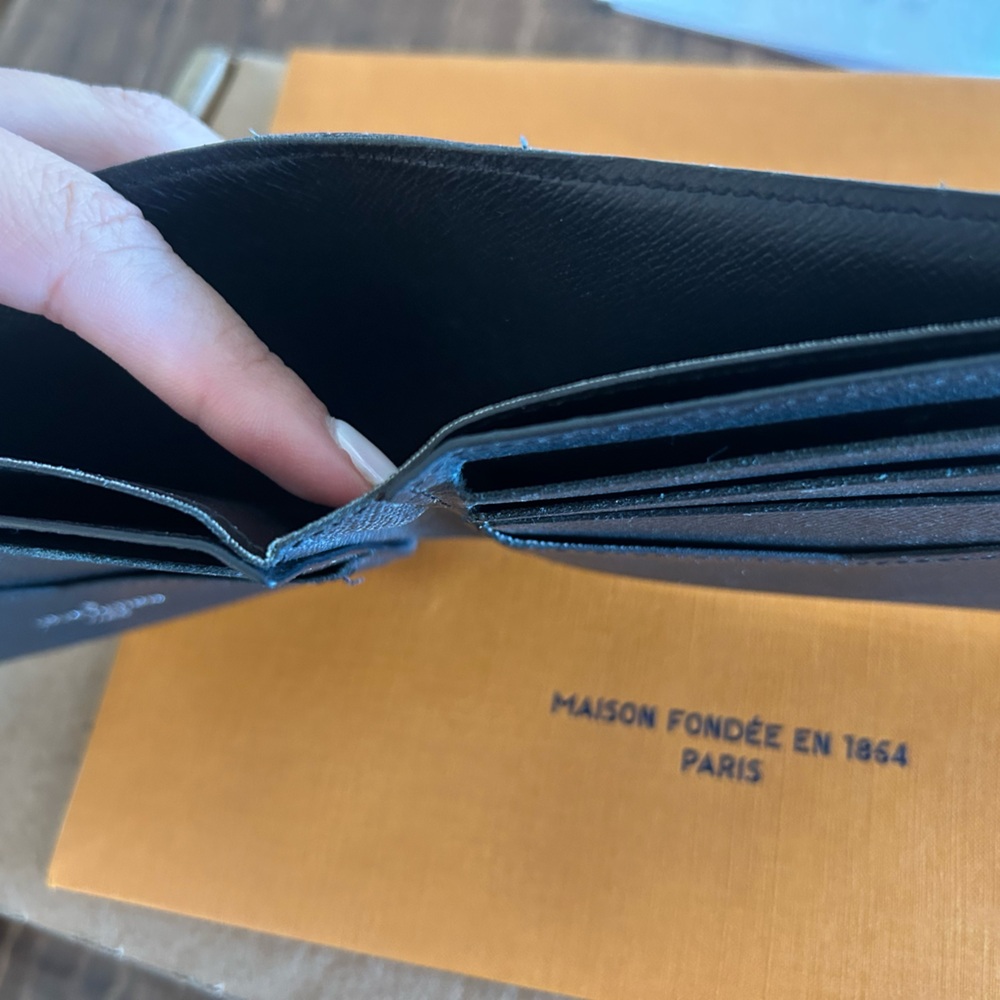 Louis Vuitton men’s wallet for sale - Picture 4 of 7